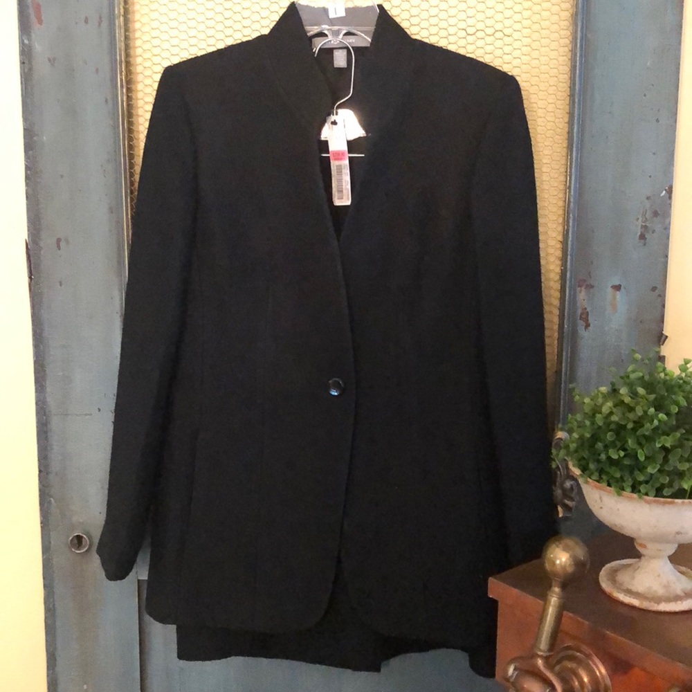 Ellen Tracy 2 piece suit